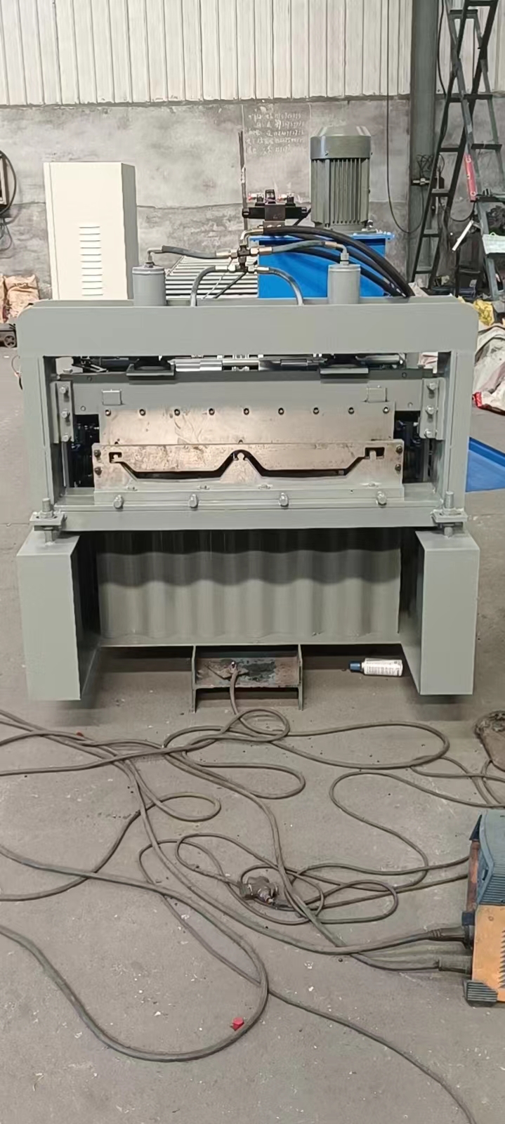 820 corner-locked color steel tile press machine